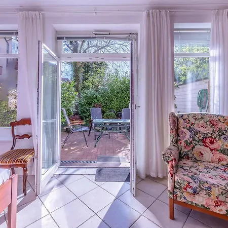 Apartment Altstadt-oase - Stilvolles Mit Laura-ashley-design Waren (Mueritz)